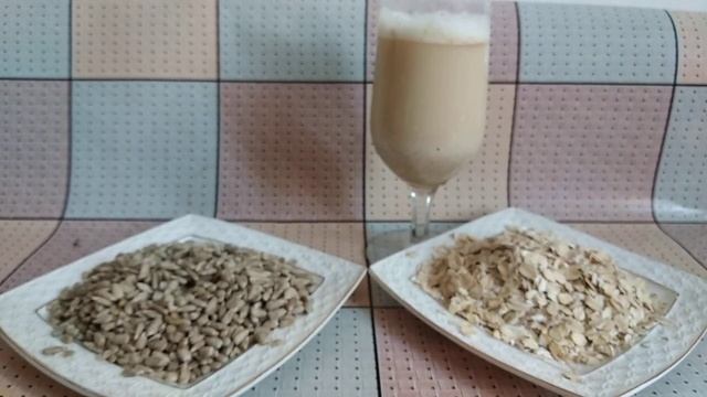1407, Сытный смузи из подсолнечных семечек или овсяных хлопьев, с мёдом, растительное молоко смотреть онлайн