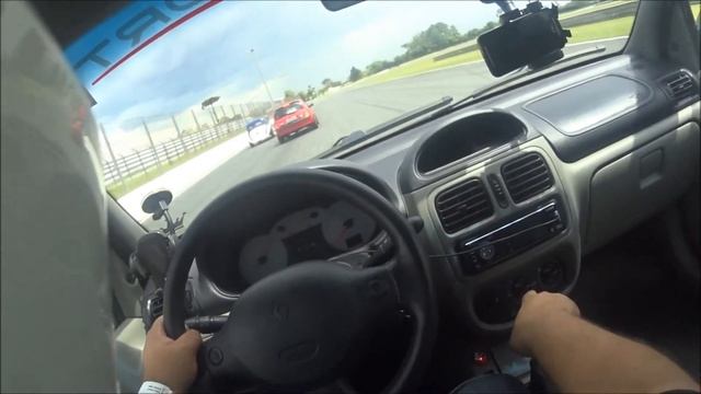 Track day Curitiba - AIC Renault Club - Clio x Clio смотреть онлайн
