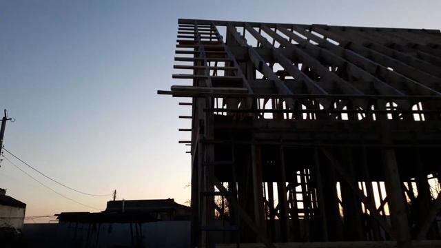 Монтаж свесов под лобовую доску. смотреть онлайн