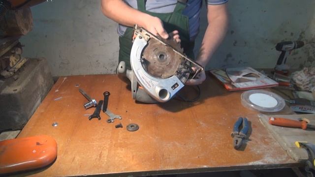 Как заменить диск на ручной циркулярной пиле смотреть онлайн