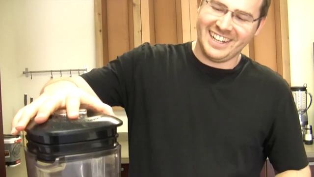 Crew Review: Waring Xtreme Hi-Power Blender смотреть онлайн