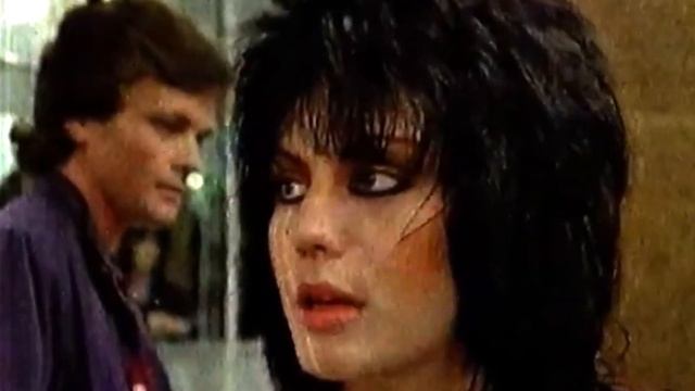 Joan Jett: Rare Photos and Untold Life Story смотреть онлайн