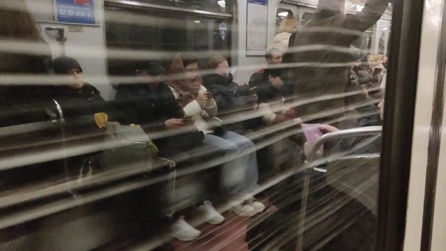 ПРОЕЗД ЗАКРЫТОЙ СТАНЦИИ ЧЕРНЫШЁВОЙ В МЕТРО СПБ НА ЕМА 502. ВИДЕО СНЯТО - 08.11.2022. смотреть онлайн