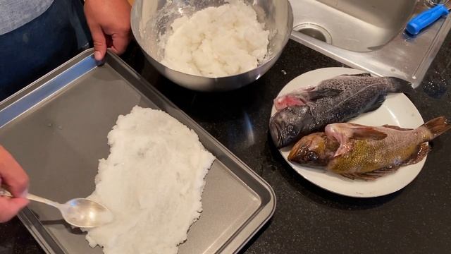 Как готовить морского окуня. Рыба в соли. смотреть онлайн