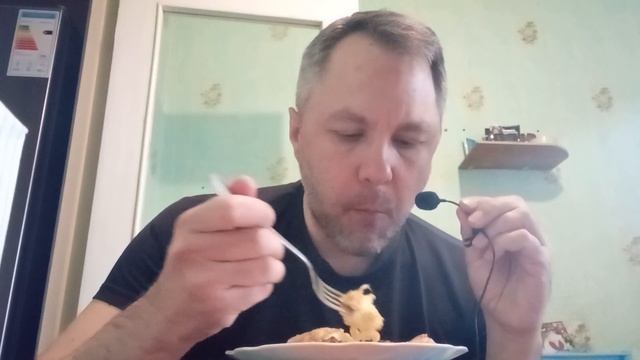 ASMR ИТИНГ. КУШАЮ ЯИЧНИЦУ С КОПЧЁНОЙ ГРУДИНКОЙ