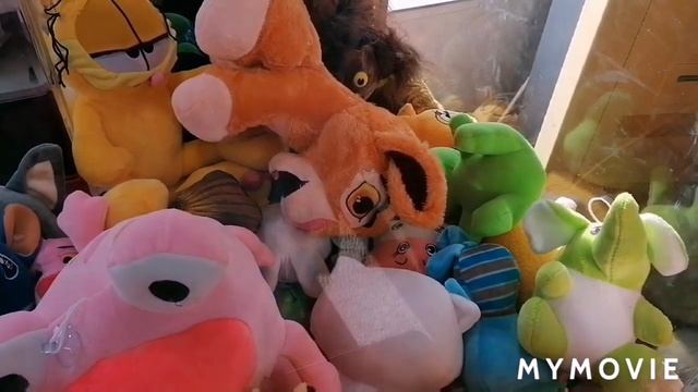 lion king. Вытащила Симбу в автомате с игрушками. смотреть онлайн