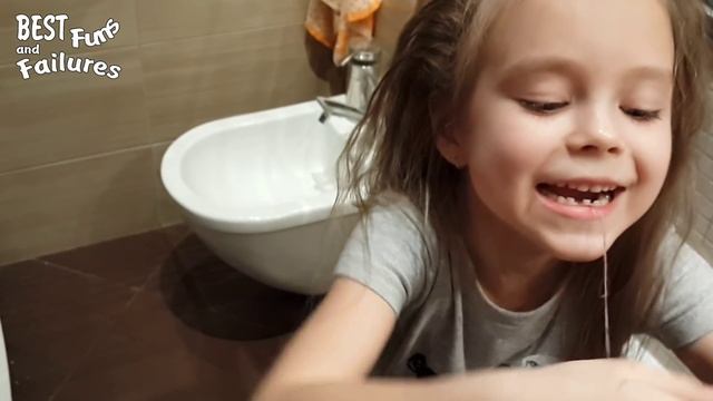 Pull out a tooth with a string :) Удаление зуба с помощью нитки :) смотреть онлайн