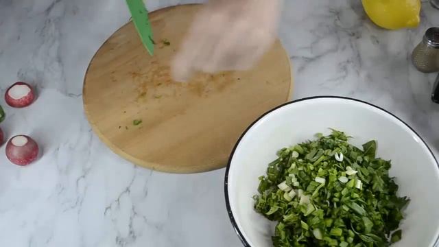 Салат из листьев одуванчика и крапивы смотреть онлайн