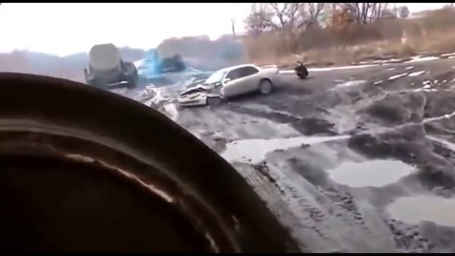 Танк переехал Тойоту Камри. Toyota Camry выдержала многотонный вес. смотреть онлайн