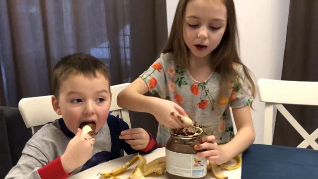 Самая вкусная еда на свете - Nutella 😅 смотреть онлайн