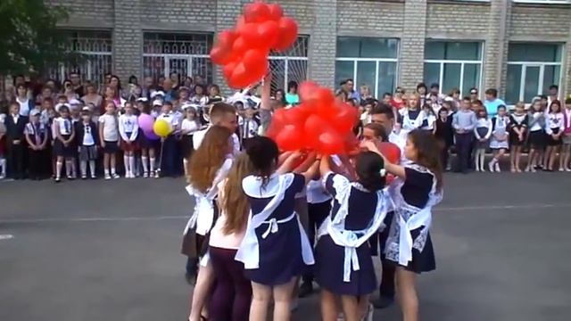 Танец выпускников с учителем смотреть онлайн
