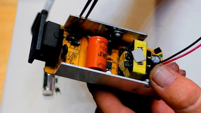 Простой ремонт БП 12V.5A. смотреть онлайн