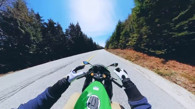 Kawasaki ZX-4RR Motorcycle Review | Smallbore Four