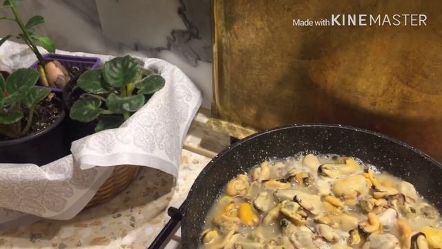 Жареные мидии с лимонным соком. смотреть онлайн