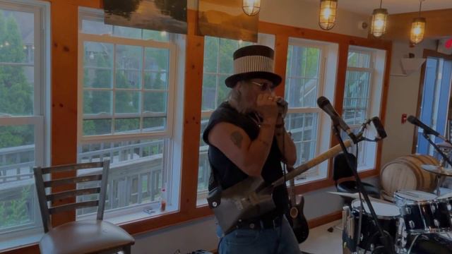 VOX MINI GO 10 live at Open Mic 3 String Shovel Guitar Hohner Blues Harp Freestyle Original Blues смотреть онлайн