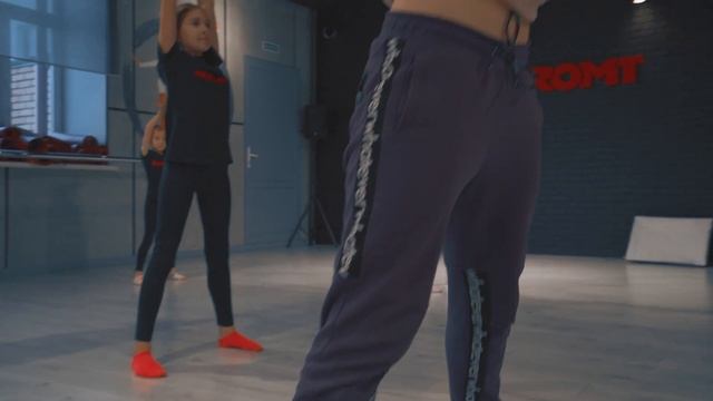 ТАНЦЕВАЛЬНАЯ РАЗМИНКА | JUNIOR CLASS | EXPROMT ТОМСК смотреть онлайн
