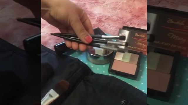 Открываем набор кистей от Mary Kay смотреть онлайн