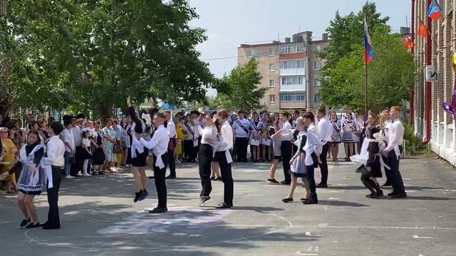 Прощальный вальс выпускников школы-2 Адамовка Оренбургская обл.25 мая 2023 г. смотреть онлайн