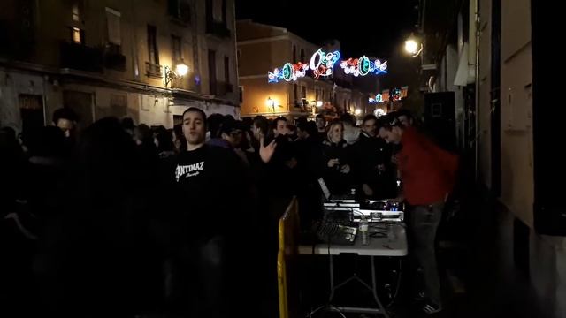 Уличные танцы на праздник Лас Фаяс 2018 в Валенсии.Один из районов города Валенсия смотреть онлайн