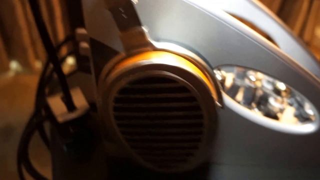 Manley Labs Headphone Amplifier with a pair of 12AT7A driver tubes смотреть онлайн