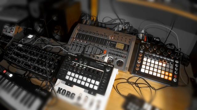B-Side - Circuit / Crave / MC-101 / PRO-1 / TB-3+++ смотреть онлайн