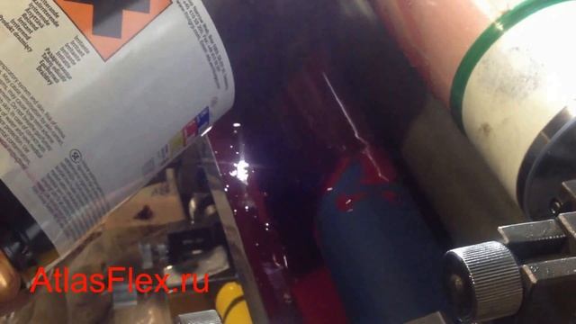 Флексографская печатная машина AtlasFlex-320 процесс заливки краски в красочную ванночку