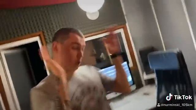 А я еду в Порш смотреть онлайн