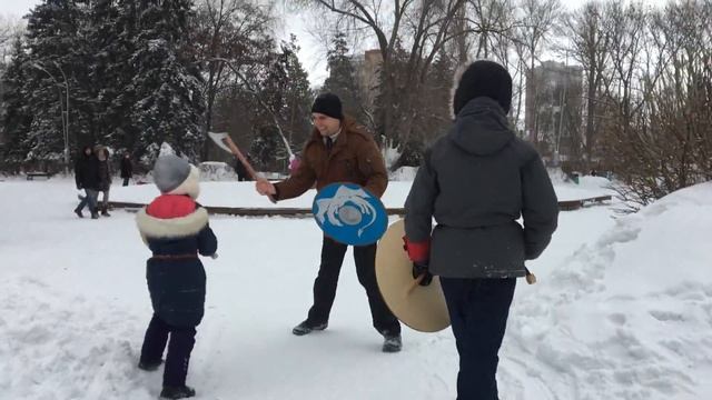 фехтуем с детьми в парке смотреть онлайн