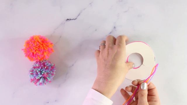 How to Make Pom Poms - Cardboard and Plastic Maker смотреть онлайн