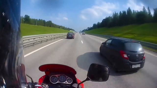Старичок Yamaha TDM850 ещё что-то может)