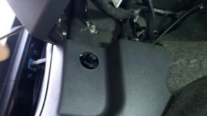 Как снять ручку (рычаг) открытия капота Hyundai Creta