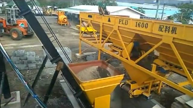 Китайский бетонный завод HZS50 в действии смотреть онлайн