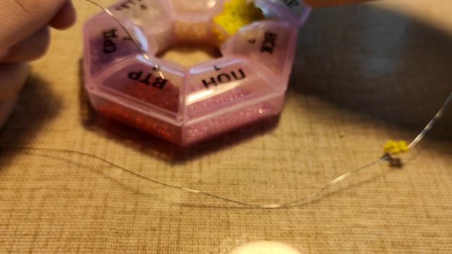 Как сделать колечко из бисера. Легкое плетение. смотреть онлайн