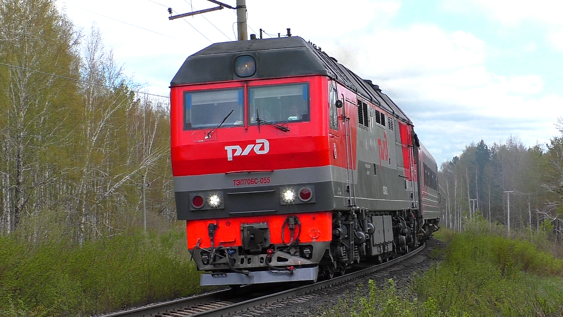 ТЭП70БС-055 с пригородным поездом Екатеринбург-Пасс. — Полевской