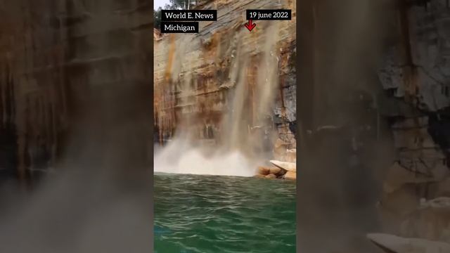 ?OMG! Unbelievable Narrowly avoiding death in landslide! #landslide #shortvideo #naturaldisaster смотреть онлайн