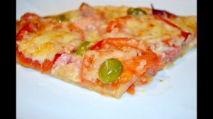 Домашняя пицца на слоеном тесте.