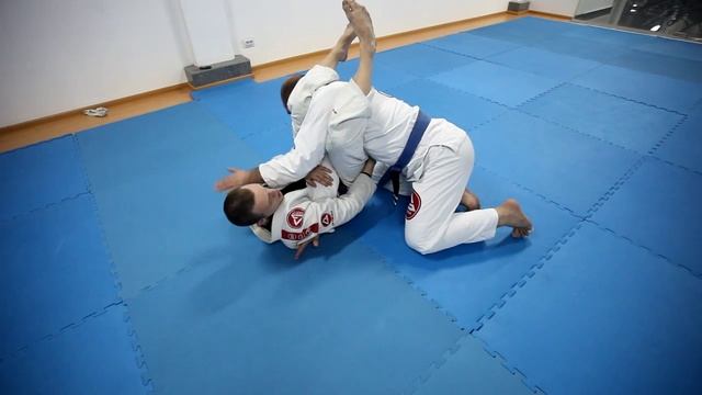 Brazilian Jiu Jitsu Tutorial (Джиу Джитсу) атака из гарда 1