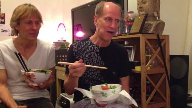 Dad And Uncle React: 2 Girls 1 Cup смотреть онлайн