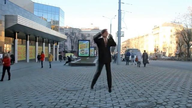 Хитмэн танцует у торгового центра Макси смотреть онлайн