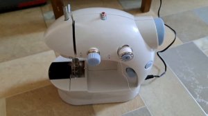 Миниатюрная швейная машина Elcom EL-401C