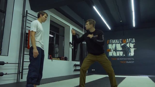 Защита от НОЖА. Два самых распространённых удара ножом смотреть онлайн