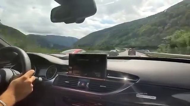 AUDI RS6 x RS3 Autobahn and tunnel sound HD смотреть онлайн