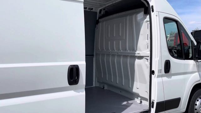 verkauft - Peugeot Boxer Kastenwagen BlueHDI 140 L2H2, Klima,Sortimo Laderaumausbau , 3.5 t VAN2101 смотреть онлайн