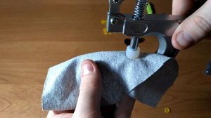 Как установить ПЛАСТИКОВЫЕ кнопочки на одежду. Обзор щипцов для установки ПЛАСТИКОВЫХ кнопок.