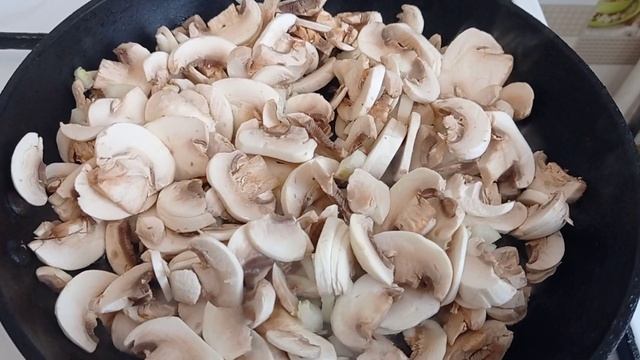 Салат с курицей, грибами и сыром смотреть онлайн