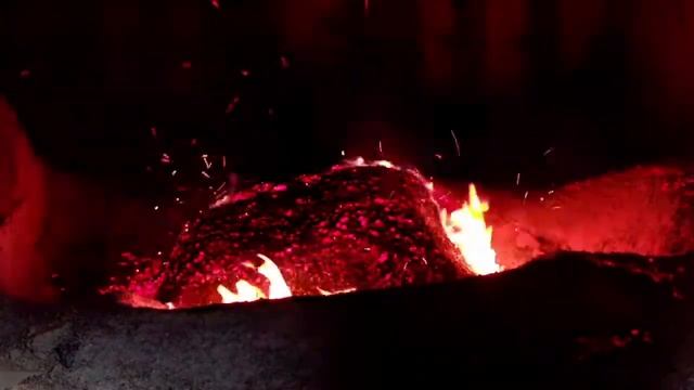 Треск тлеющих углей. Звук костра. / Сон за 3 минуты. / Звуки для релаксации, сна, работы смотреть онлайн