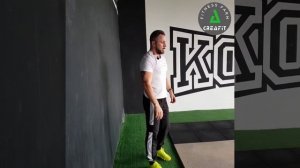 Упражнения для плеч. Как исправить круглые плечи