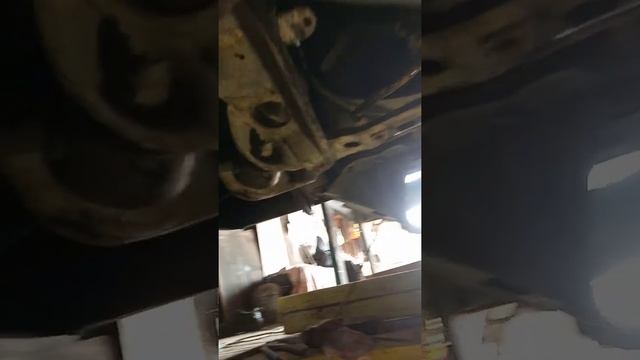 Nissan Cedric снимаю поддон