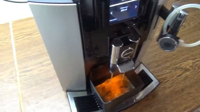 Jura E8 Anzeige Wassertank Spülen System füllen смотреть онлайн