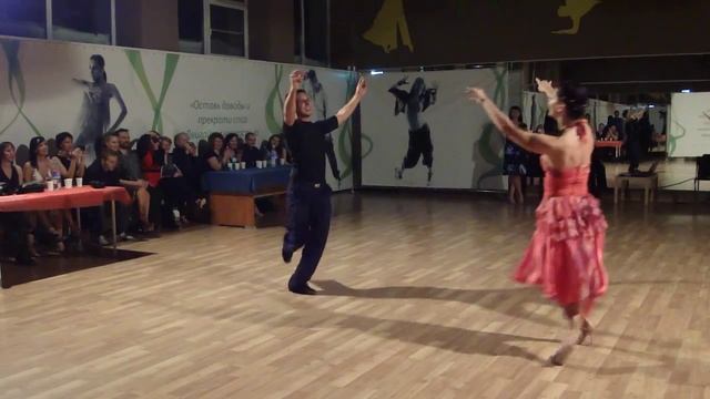 Jonatan Froehlich & Julia Gorina Чакарера смотреть онлайн